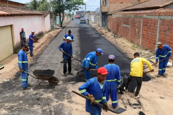 Pavimentação continua no bairro Colina Verde; em Teixeira de Freitas