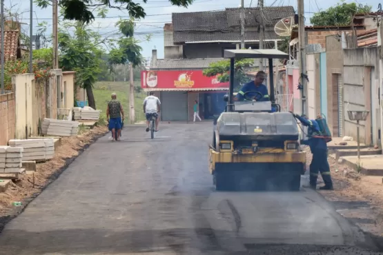 Pavimentação continua no bairro Colina Verde; em Teixeira de Freitas