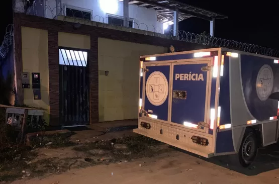 Assassinos chamam a vítima pelo nome antes de mata-lo em Teixeira de Freitas. Jovem foi morto a tiros e facadas