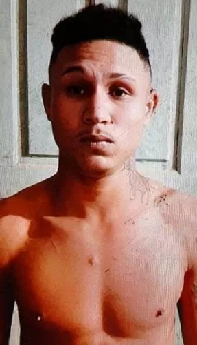 Assassinos chamam a vítima pelo nome antes de mata-lo em Teixeira de Freitas. Jovem foi morto a tiros e facadas