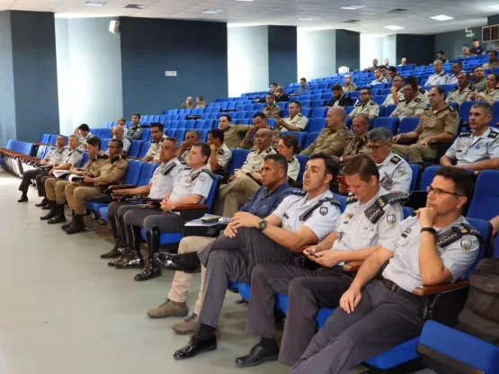 COMANDANTES  DO EXTREMO SUL PARTICIPAM DO  V ENCONTRO DE GESTORES DAS POLÍCIAS MILITARES DA TRÍPLICE DIVISA