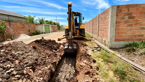 Após urbanização e luz elétrica, Prefeitura está levando Água da EMBASA ao bairro 1º de Maio em Mucuri