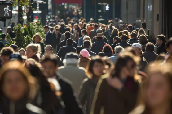 Mundo atinge a marca de oito bilhões de habitantes, aponta site