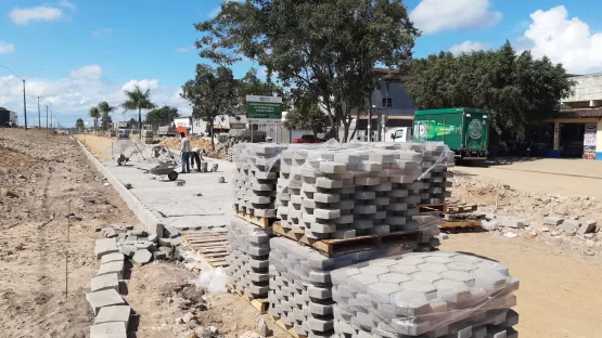 Prefeitura de Mucuri começa obras de pavimentação da Avenida Brasil em Itabatã