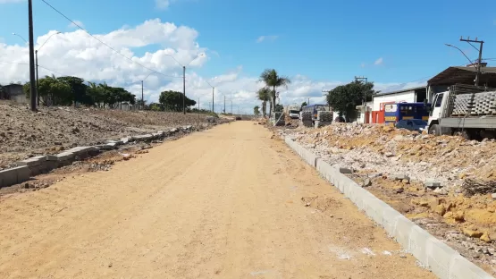 Prefeitura de Mucuri começa obras de pavimentação da Avenida Brasil em Itabatã