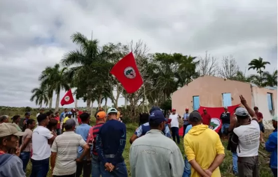 Integrantes do MST ocupam duas fazendas na Bahia