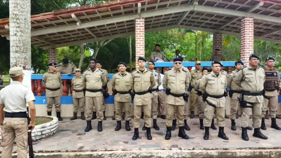 Polícia Militar de Teixeira de Freitas realiza solenidade ao Dia da Bandeira