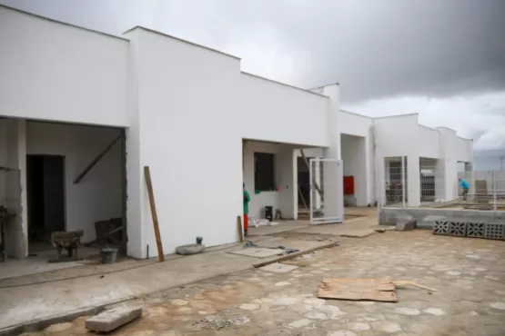 Prefeitura continua com construção de creche em Teixeira de Freitas; saiba qual