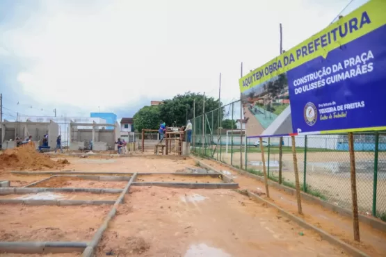 Prefeitura de Teixeira de Freitas  prossegue com construção de praça  no bairro Ulisses Guimarães