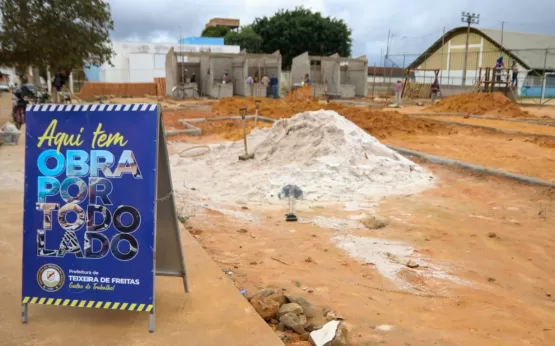 Prefeitura de Teixeira de Freitas  prossegue com construção de praça  no bairro Ulisses Guimarães