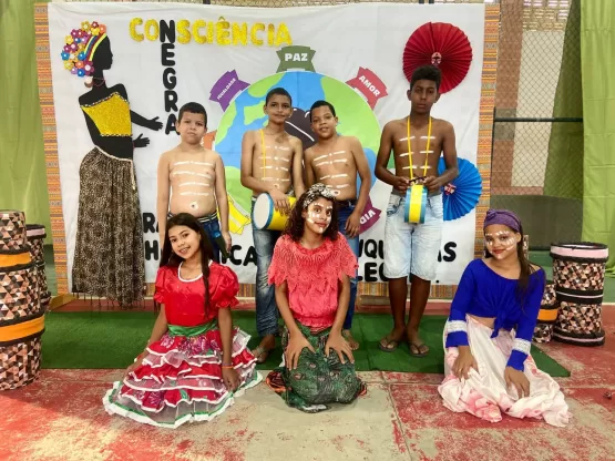 Prefeitura de Medeiros Neto realiza culminância do Projeto Consciência Negra com alunos, familiares e equipe da Escola Christinna