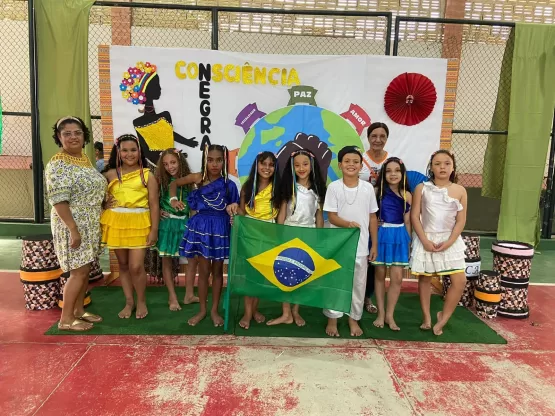 Prefeitura de Medeiros Neto realiza culminância do Projeto Consciência Negra com alunos, familiares e equipe da Escola Christinna