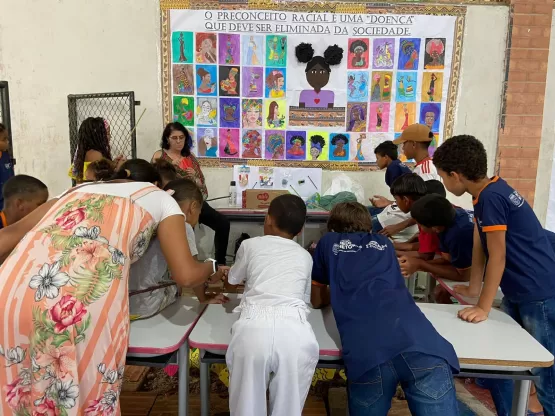 Prefeitura de Medeiros Neto realiza culminância do Projeto Consciência Negra com alunos, familiares e equipe da Escola Christinna