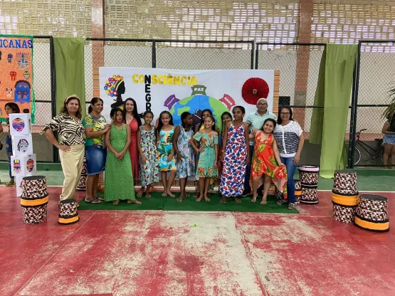 Prefeitura de Medeiros Neto realiza culminância do Projeto Consciência Negra com alunos, familiares e equipe da Escola Christinna