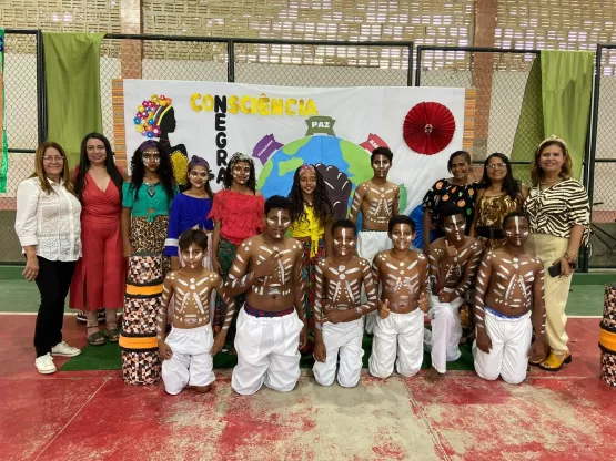 Prefeitura de Medeiros Neto realiza culminância do Projeto Consciência Negra com alunos, familiares e equipe da Escola Christinna