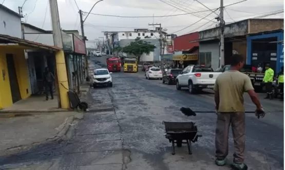 Prefeitura de Itamaraju asfalta todos os 1.170 metros da Rua 5 de Outubro