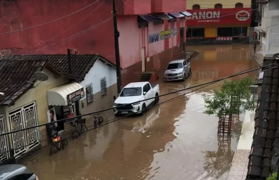 Itanhém é castigada pelas fortes chuvas