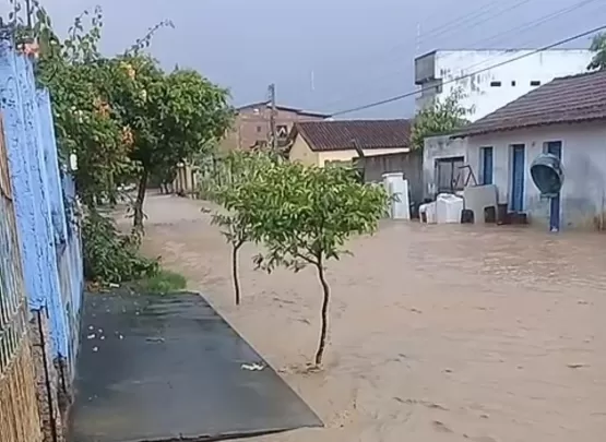 Itanhém é castigada pelas fortes chuvas