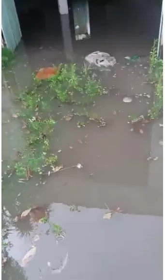 Chuva causa alagamentos em ruas e avenidas de Nova Viçosa 