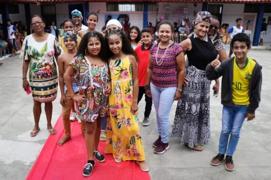 Escola Raquel de Queiroz comemora o  Mês da Consciência Negra