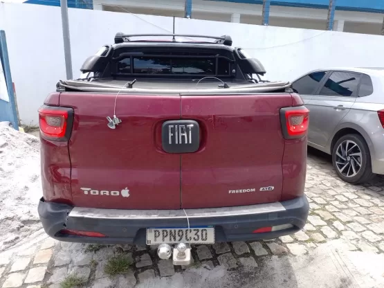 PRE detêm homem com carro roubado e armas na BA 290 em Teixeira de Fretas