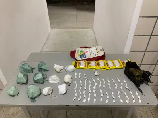 PM apreende quase um quilo de cocaína em Teixeira de Freitas