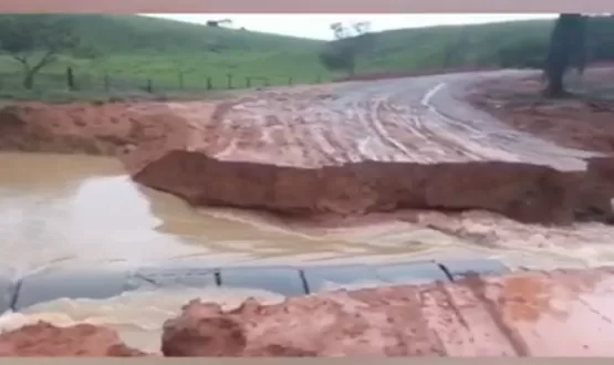 Desvio criado entre Jucuruçu e Itamaraju é levado pela chuva