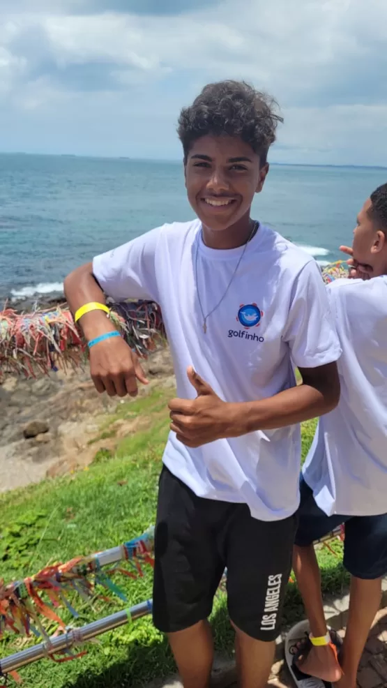 Alunos da Associação Golfinho levam a beleza e o ritmo da capoeira para o Afro Fashion Day 2022