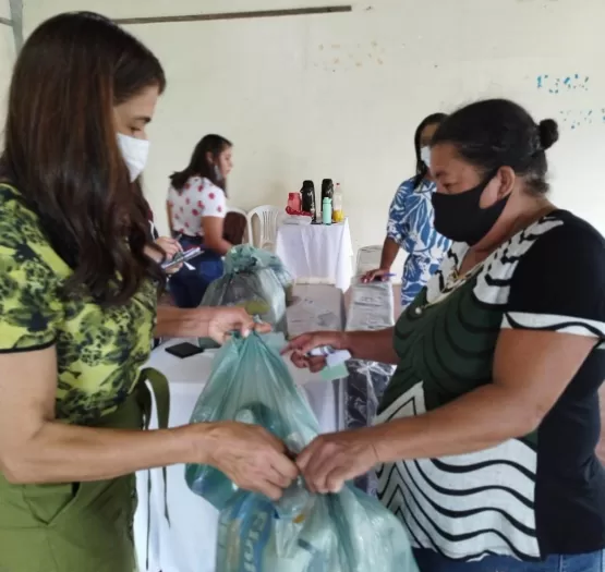 Prefeitura de Medeiros Neto realiza entrega de kits para famílias do bairro Nossa Senhora Aparecida