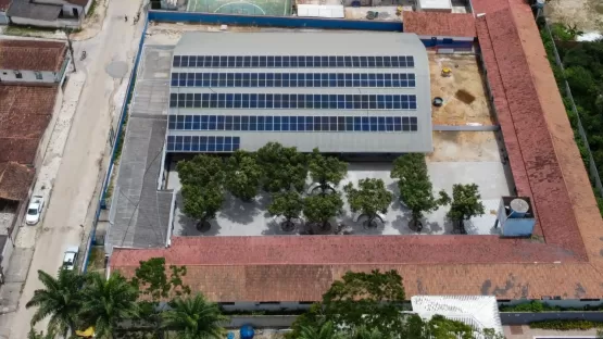 Prefeitura de Teixeira de Freitas começa a instalar painéis solares  em escolas da rede municipal