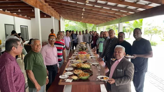 Prefeito Zico de Baiato toma café da manhã com Pastores do município para tratar de Festa do dia da Bíblia e demandas em Alcobaça