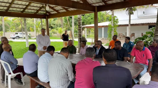 Prefeito Zico de Baiato toma café da manhã com Pastores do município para tratar de Festa do dia da Bíblia e demandas em Alcobaça