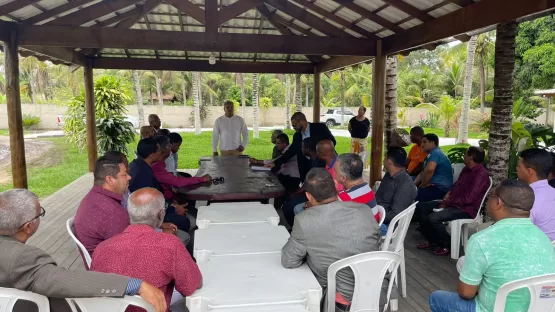 Prefeito Zico de Baiato toma café da manhã com Pastores do município para tratar de Festa do dia da Bíblia e demandas em Alcobaça