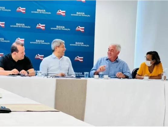 Jerônimo se reúne com partidos aliados e debate reforma administrativa e planejamentos