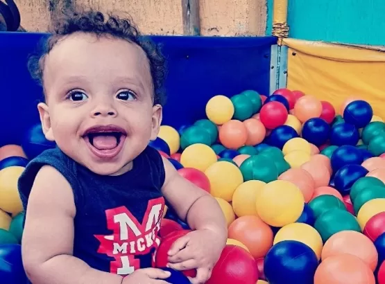 Bebê de 9 meses precisa passar por cirurgia e família cria rifa solidária. Ajude você também