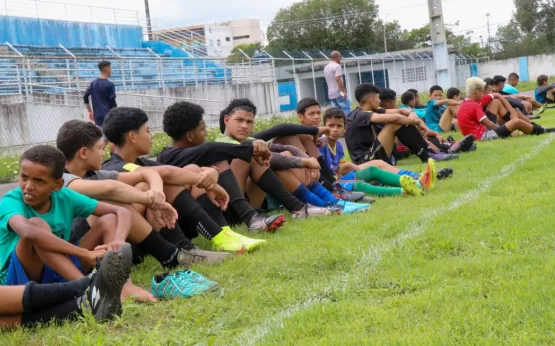 Avaliação de futebol começou nesta sexta (16) no Estádio Municipal de Teixeira de Freitas; saiba como participar