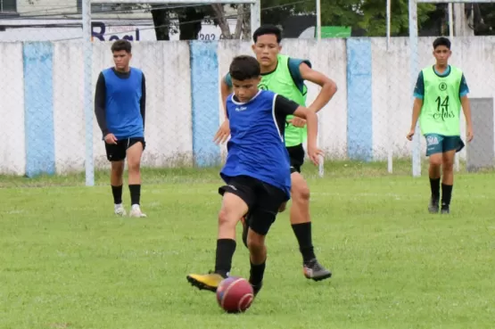 Avaliação de futebol começou nesta sexta (16) no Estádio Municipal de Teixeira de Freitas; saiba como participar