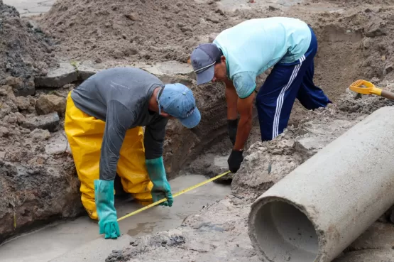 Durante período de chuvas, Secretaria de Infraestrutura atua na recomposição de áreas danificadas em Teixeira de Freitas