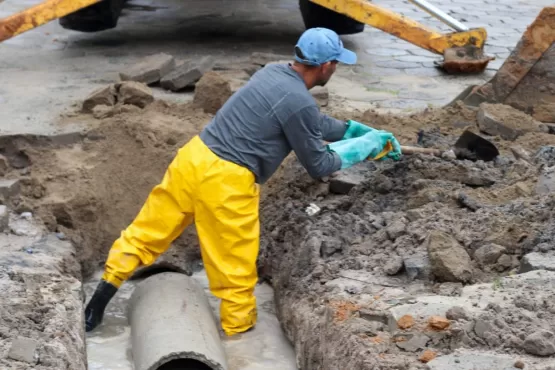 Durante período de chuvas, Secretaria de Infraestrutura atua na recomposição de áreas danificadas em Teixeira de Freitas