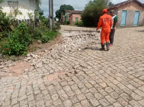 Prefeitura, Defesa Civil e Bombeiros seguem atuando nas áreas mais afetadas pelas chuvas em Medeiros Neto