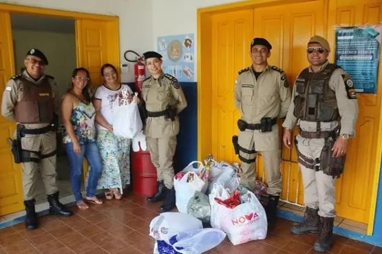 43ª CIPM realiza a entrega de brinquedos arrecadados em campanha de Natal, em Itamaraju.