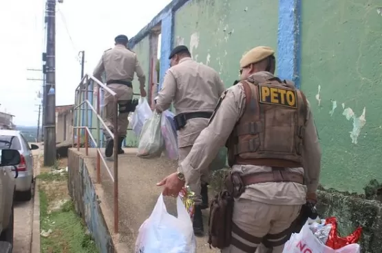 43ª CIPM realiza a entrega de brinquedos arrecadados em campanha de Natal, em Itamaraju.