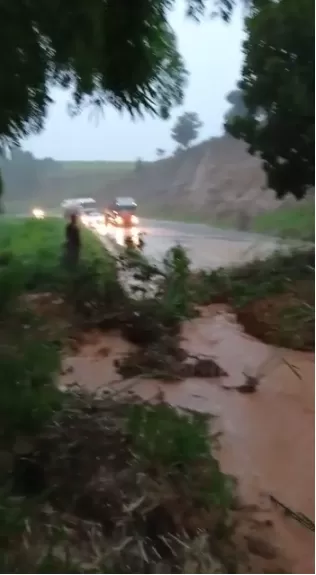 BR 101 parcialmente interditada entre Teixeira de Freitas a Itamaraju. 