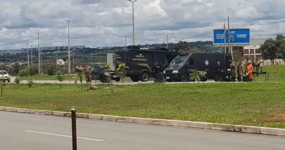 Polícia prende bolsonarista suspeito de montar artefato explosivo perto do Aeroporto de Brasília. Armas  foram aprendidas