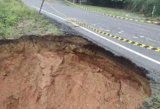 Erosão pode causar interdição da BA 489 entre Itamaraju e Prado