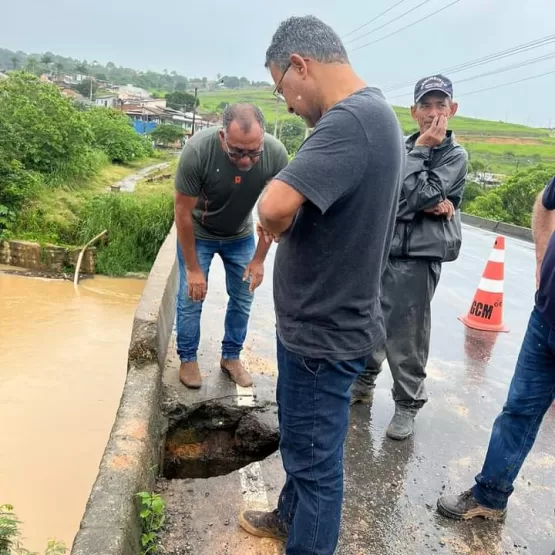 Rodovias interditadas  provocam caos e congestionamentos em cidades do extremo sul da Bahia