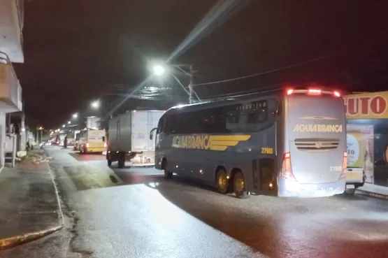 Rodovias interditadas  provocam caos e congestionamentos em cidades do extremo sul da Bahia