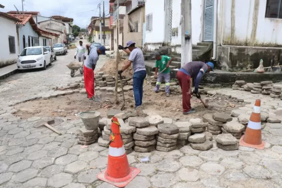 Ruas de Teixeira de Freitas recebem serviços de recomposição após chuvas intensas; confira