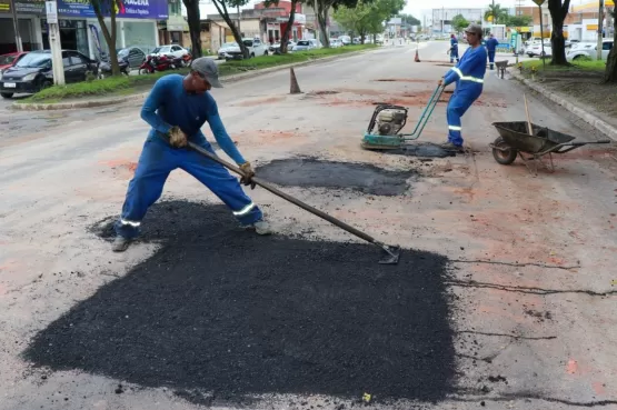 Prefeitura de Teixeira de Freitas realiza manutenção na Getúlio Vargas