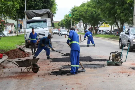 Prefeitura de Teixeira de Freitas realiza manutenção na Getúlio Vargas